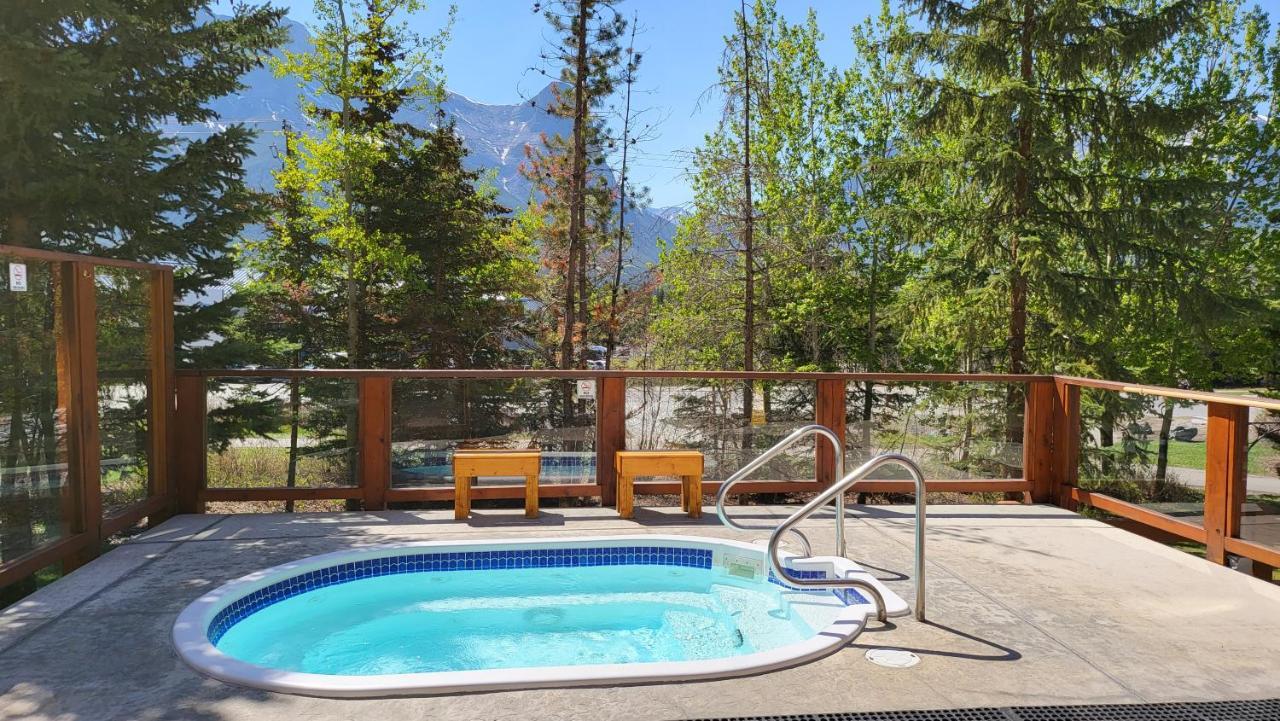 ⭐️ Luxury Mountain View Studio In Canmore ⭐️ Bagian luar foto