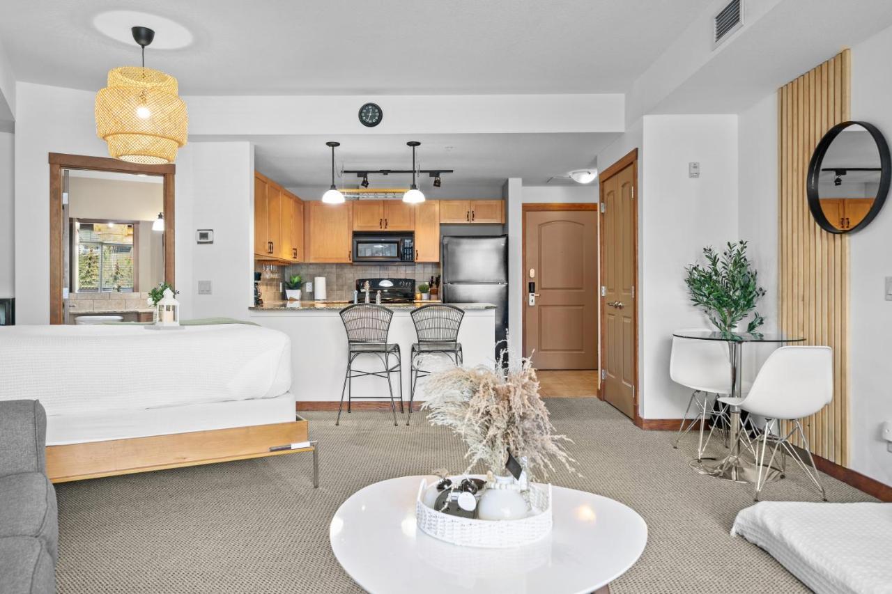 ⭐️ Luxury Mountain View Studio In Canmore ⭐️ Bagian luar foto