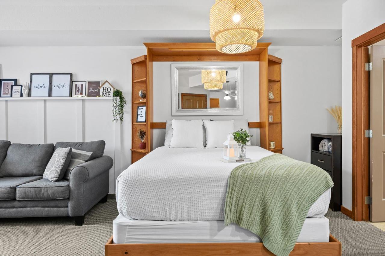 ⭐️ Luxury Mountain View Studio In Canmore ⭐️ Bagian luar foto