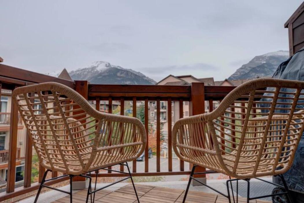 ⭐️ Luxury Mountain View Studio In Canmore ⭐️ Bagian luar foto