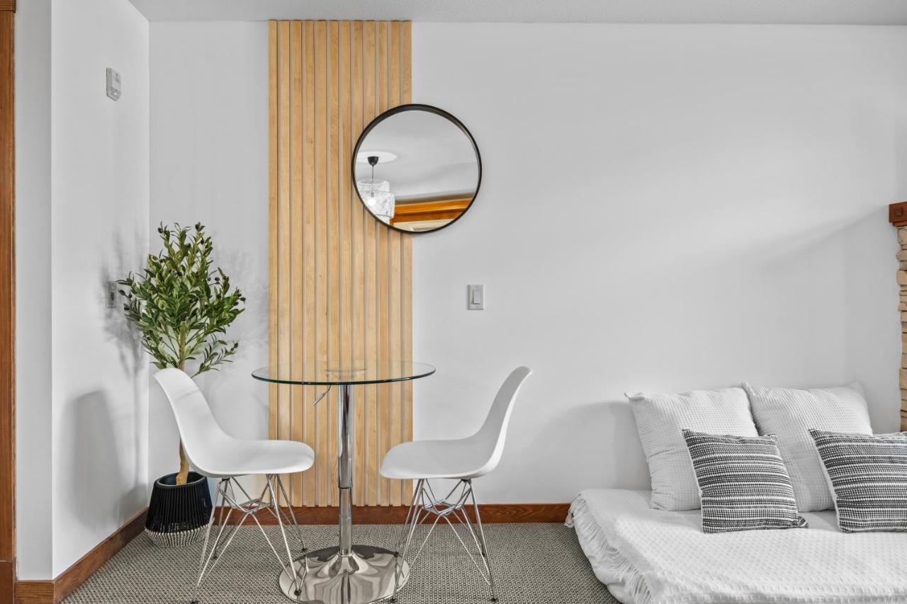 ⭐️ Luxury Mountain View Studio In Canmore ⭐️ Bagian luar foto