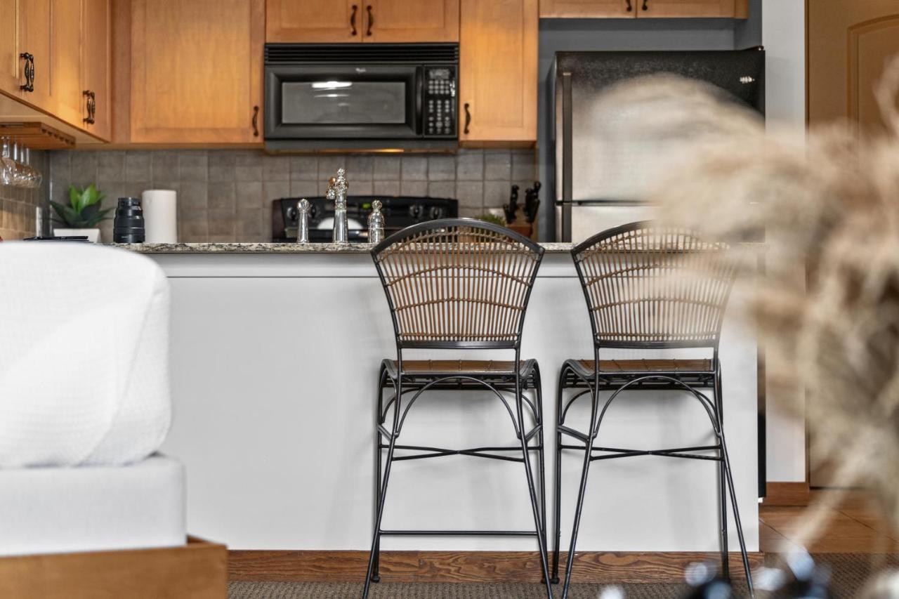⭐️ Luxury Mountain View Studio In Canmore ⭐️ Bagian luar foto
