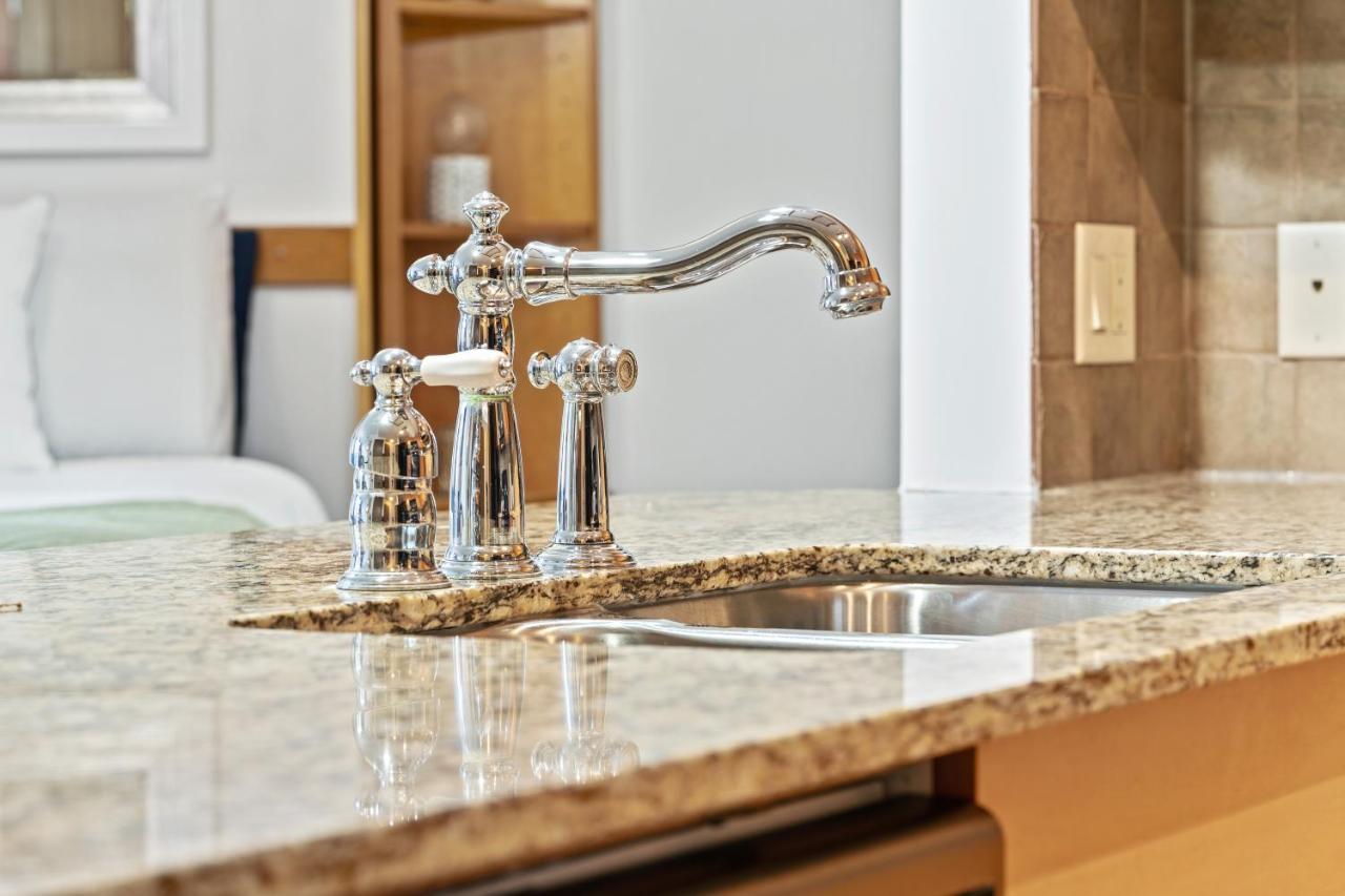 ⭐️ Luxury Mountain View Studio In Canmore ⭐️ Bagian luar foto