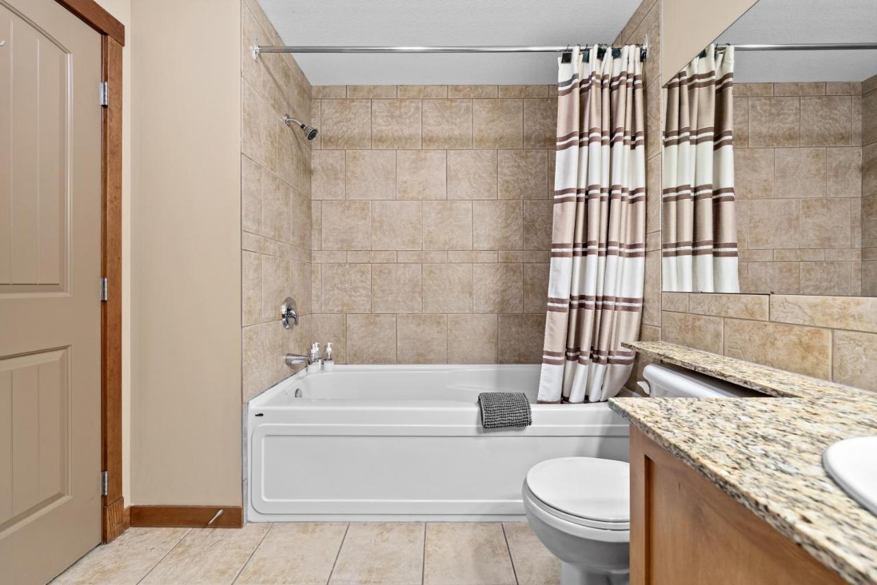 ⭐️ Luxury Mountain View Studio In Canmore ⭐️ Bagian luar foto