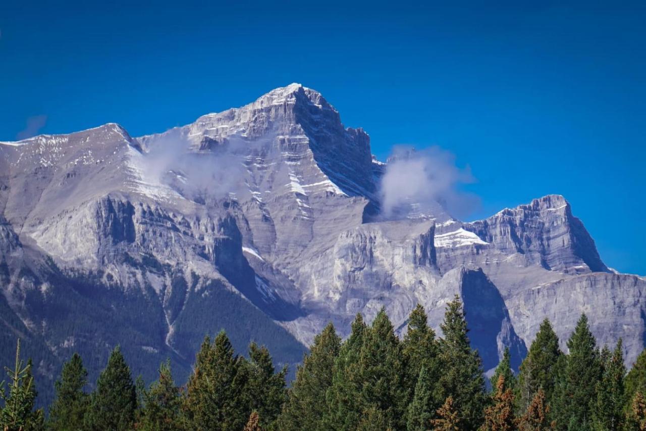 ⭐️ Luxury Mountain View Studio In Canmore ⭐️ Bagian luar foto